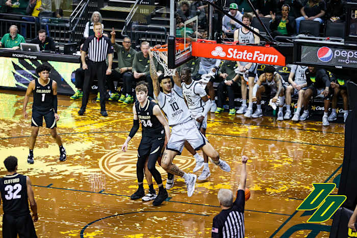 Kel'el Ware skies in for a dunk against the Colorado Buffaloes.